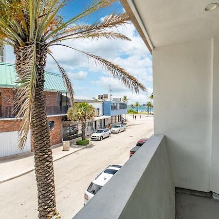 The Purple Pelican Beachfront With Ocean Balcony Unit 2 Fort Lauderdale Exteriör bild