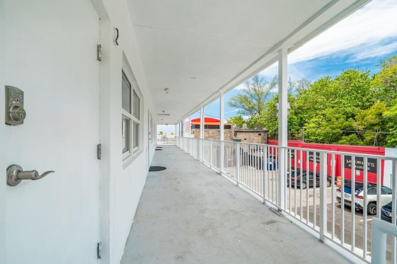 The Purple Pelican Beachfront With Ocean Balcony Unit 2 Fort Lauderdale Exteriör bild