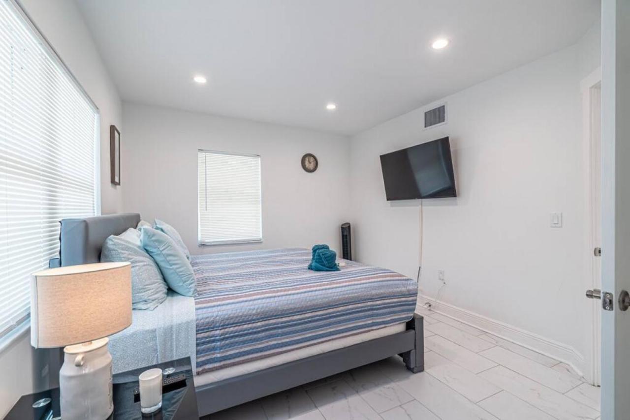 The Purple Pelican Beachfront With Ocean Balcony Unit 2 Fort Lauderdale Exteriör bild